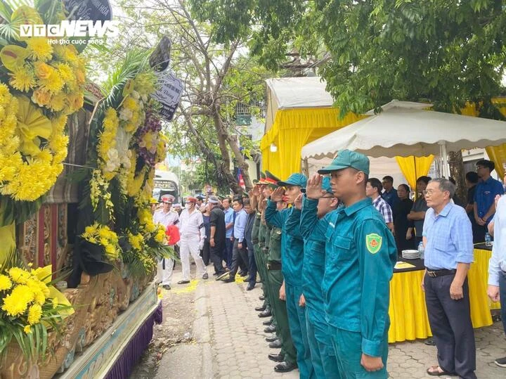 Xúc động phút tiễn đưa nữ anh hùng 42kg vác 2 hòm đạn pháo 98kg bắn máy bay Mỹ