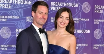 “Thiên thần” Miranda Kerr: 4 con vẫn đẹp khó tin bên chồng tỷ phú kém tuổi