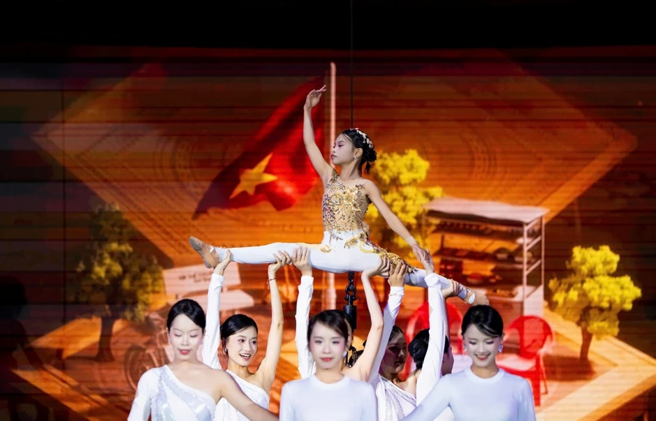 150 mẫu nhí tái hiện vẻ đẹp văn hóa Việt trong không gian phố cổ Hoa Lư 150 mẫu nhí tái hiện vẻ đẹp văn hóa Việt trong không gian phố cổ Hoa Lư