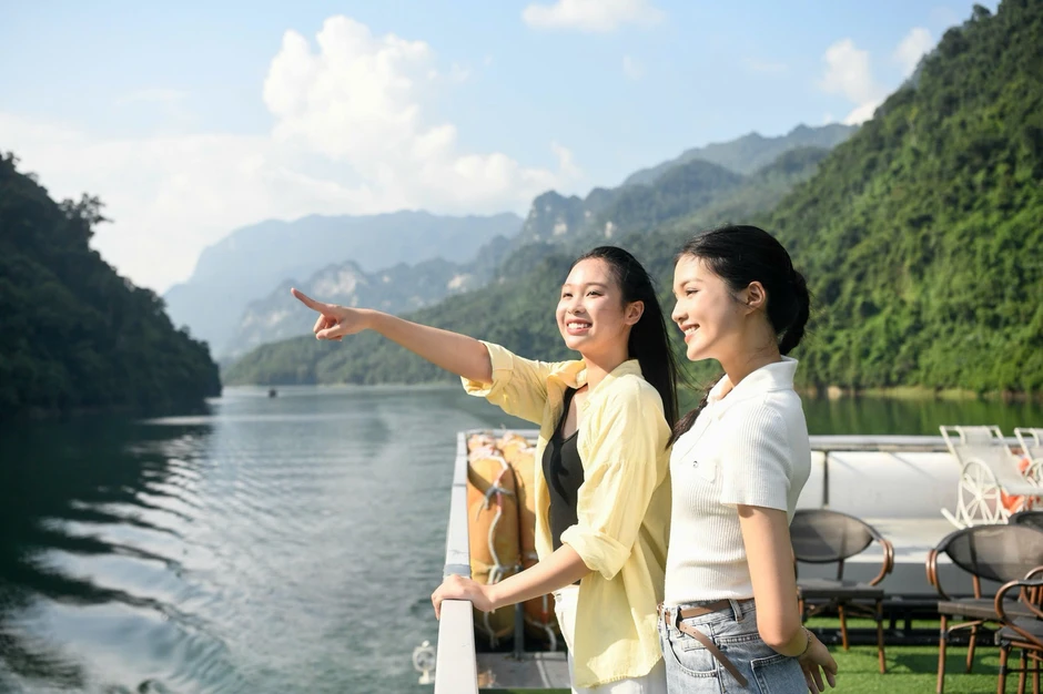 53 cô gái Hoa hậu Việt Nam ngỡ ngàng trước cảnh sắc hồ Na Hang