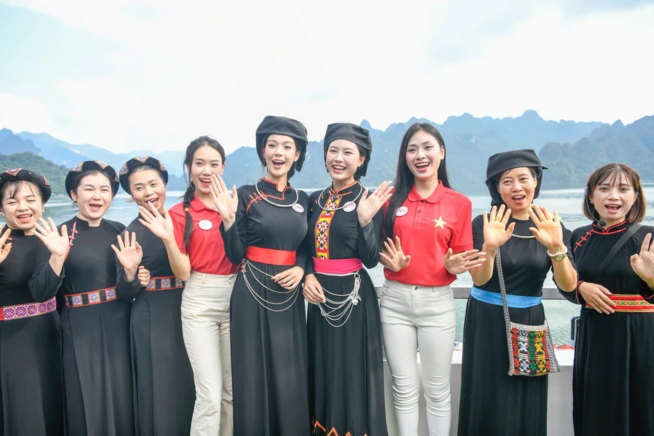 53 cô gái Hoa hậu Việt Nam ngỡ ngàng trước cảnh sắc hồ Na Hang