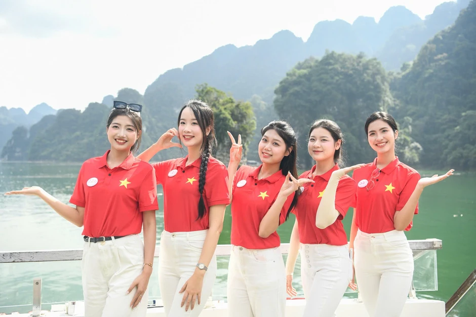 53 cô gái Hoa hậu Việt Nam ngỡ ngàng trước cảnh sắc hồ Na Hang