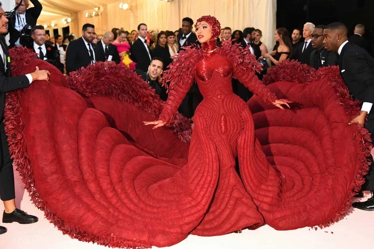 9 bộ cánh gây tranh cãi nhất lịch sử Met Gala 9 bộ cánh gây tranh cãi nhất lịch sử Met Gala