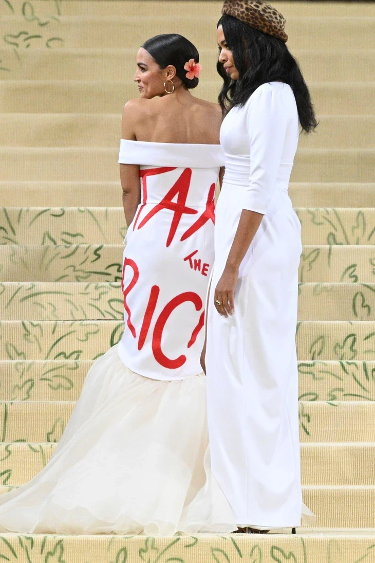 9 bộ cánh gây tranh cãi nhất lịch sử Met Gala 9 bộ cánh gây tranh cãi nhất lịch sử Met Gala