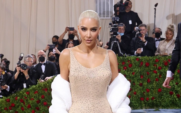 9 bộ cánh gây tranh cãi nhất lịch sử Met Gala 9 bộ cánh gây tranh cãi nhất lịch sử Met Gala