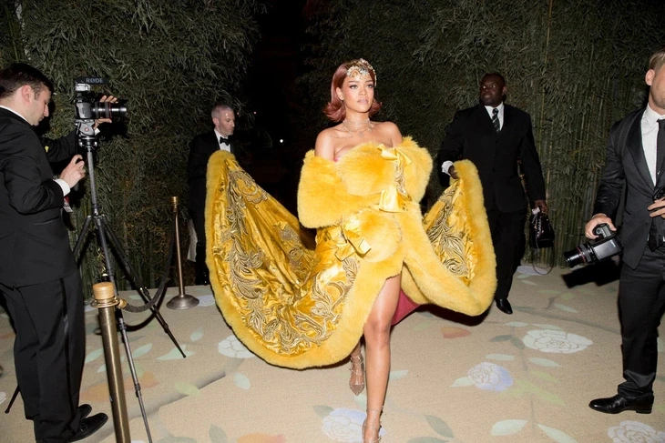 9 bộ cánh gây tranh cãi nhất lịch sử Met Gala 9 bộ cánh gây tranh cãi nhất lịch sử Met Gala