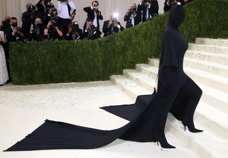 9 bộ cánh gây tranh cãi nhất lịch sử Met Gala 9 bộ cánh gây tranh cãi nhất lịch sử Met Gala