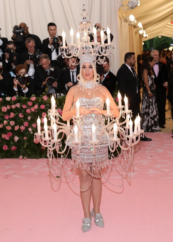 9 bộ cánh gây tranh cãi nhất lịch sử Met Gala 9 bộ cánh gây tranh cãi nhất lịch sử Met Gala