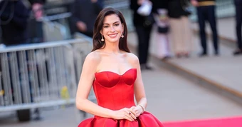 Anne Hathaway biến tour quảng bá The Devil Wears Prada 2 thành sàn diễn thời trang
