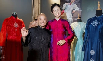 Áo dài Việt qua triển lãm 'Nét họa áo ta'