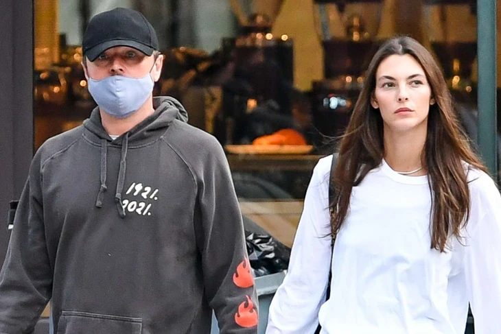 Bạn gái Leonardo DiCaprio tại Tuần lễ thời trang Paris