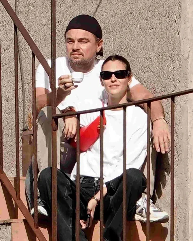 Bạn gái Leonardo DiCaprio tại Tuần lễ thời trang Paris