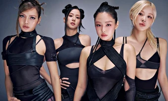 Blackpink mặc đồ phong cách vị lai của nhà mốt Việt
