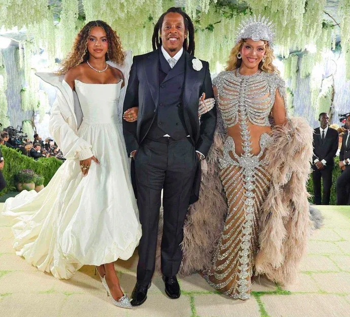 Bộ cánh triệu USD đưa Beyoncé trở thành “nữ hoàng” Met Gala 2026 Bộ cánh triệu USD đưa Beyoncé trở thành “nữ hoàng” Met Gala 2026