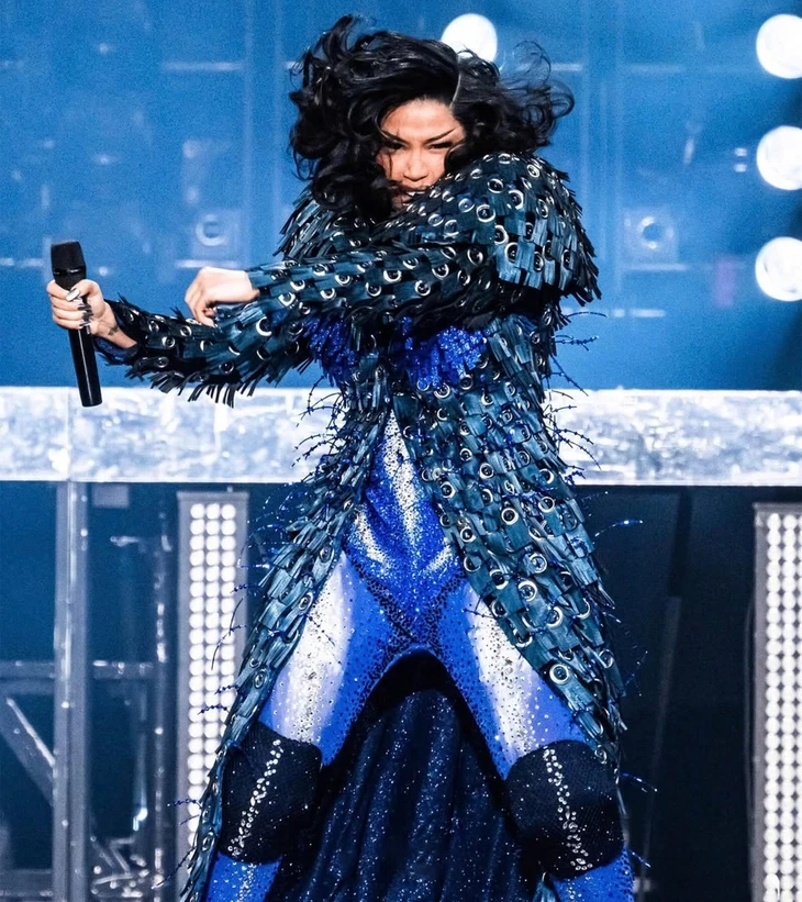 Bộ trang phục 3 trong 1 của Cardi B được Đỗ Long thiết kế trong 7 ngày Bộ trang phục 3 trong 1 của Cardi B được Đỗ Long thiết kế trong 7 ngày