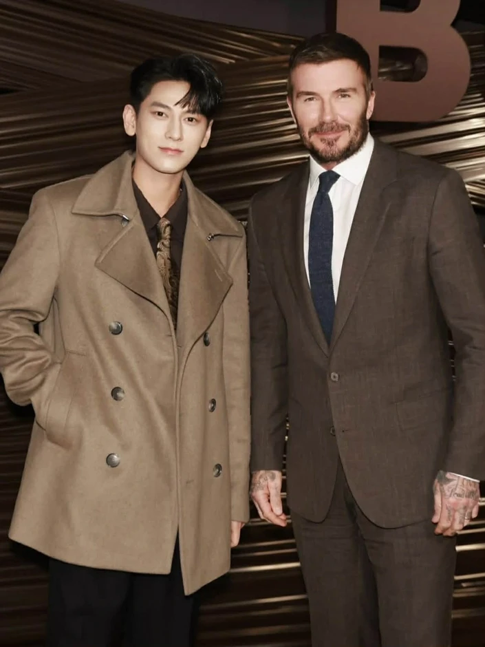 Ca sĩ Isaac gặp David Beckham: 11 giây gây sốt, nói gì danh thủ bật cười? Ca sĩ Isaac gặp David Beckham: 11 giây gây sốt, nói gì danh thủ bật cười?