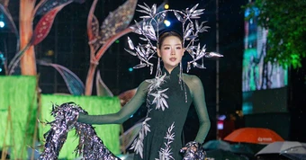Các hoa hậu 'kể chuyện di sản' trên phố đi bộ Nguyễn Huệ trong Lễ hội Áo dài TP.HCM