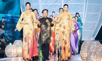 Các nhà thiết kế catwalk cùng hoa hậu, á hậu