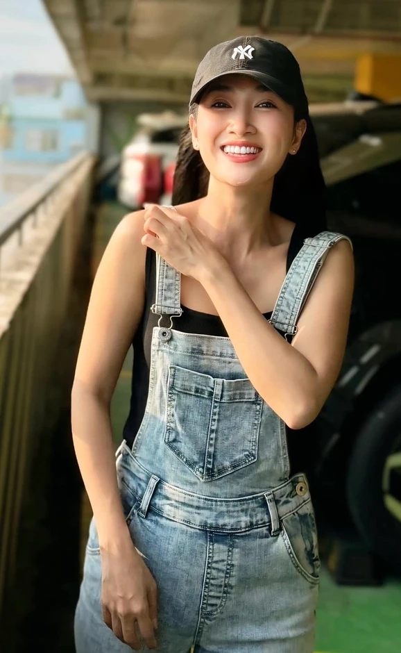 C&aacute;ch mặc gi&uacute;p Quỳnh Lam tr&ocirc;ng trẻ hơn tuổi