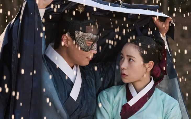 Cẩm nang kéo dài đôi chân của 'ác nữ' Lim Ji Yeon Cẩm nang kéo dài đôi chân của 'ác nữ' Lim Ji Yeon