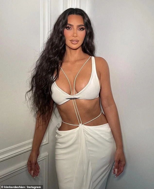 Cánh tay gầy gò của Demi Moore và hồi chuông cảnh báo về chuẩn đẹp độc hại Cánh tay gầy gò của Demi Moore và hồi chuông cảnh báo về chuẩn đẹp độc hại