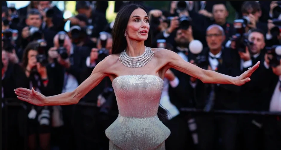 Cánh tay gầy gò của Demi Moore và hồi chuông cảnh báo về chuẩn đẹp độc hại Cánh tay gầy gò của Demi Moore và hồi chuông cảnh báo về chuẩn đẹp độc hại