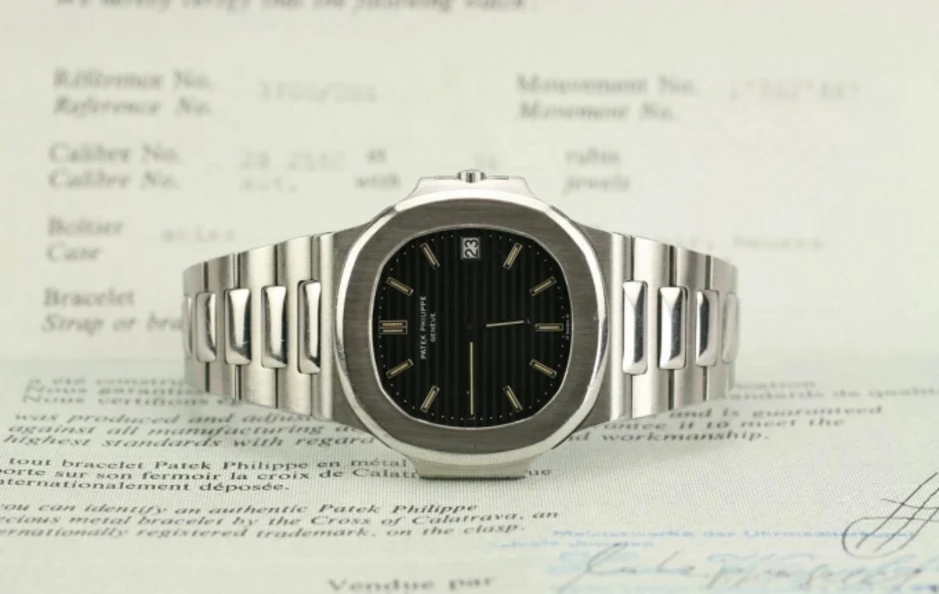 Chiếc đồng hồ thép đắt hơn vàng của Patek Philippe