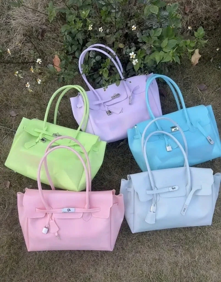 Chiếc túi thạch giống Hermès Birkin khiến giới trẻ phát cuồng Chiếc túi thạch giống Hermès Birkin khiến giới trẻ phát cuồng