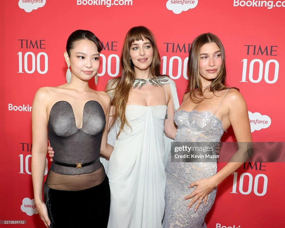 Chiếc váy bị nhận xét là “thảm họa” của Jennie: Táo bạo hay thiếu tinh tế? Chiếc váy bị nhận xét là “thảm họa” của Jennie: Táo bạo hay thiếu tinh tế?