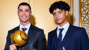 Con trai 16 tuổi cao gần 1,9 m của Ronaldo