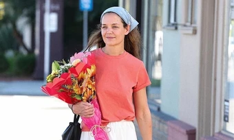 Công thức phối đồ tôn dáng của Katie Holmes