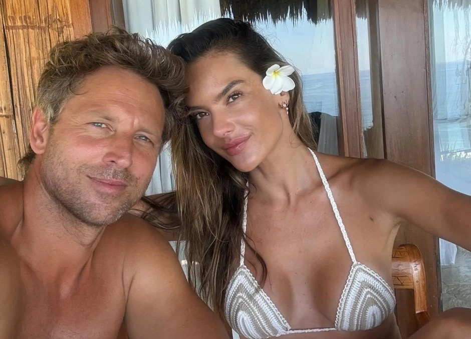 Cựu 'thiên thần nội y' Alessandra Ambrosio đính hôn Cựu 'thiên thần nội y' Alessandra Ambrosio đính hôn