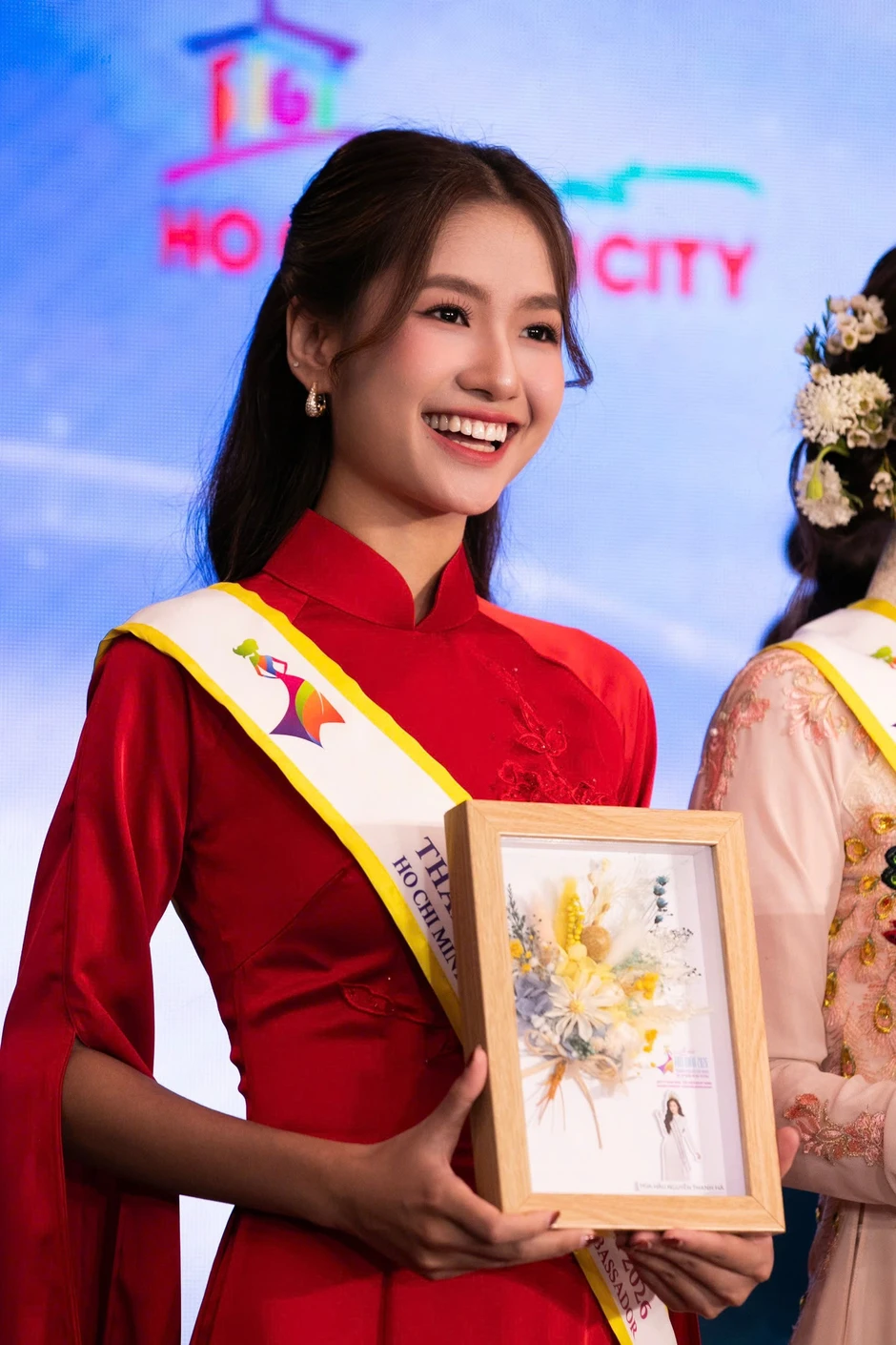 Đại sứ áo dài Nguyễn Thanh Hà, Tô Diệp Hà mang cả chợ Bến Thành đến lễ hội Đại sứ áo dài Nguyễn Thanh Hà, Tô Diệp Hà mang cả chợ Bến Thành đến lễ hội