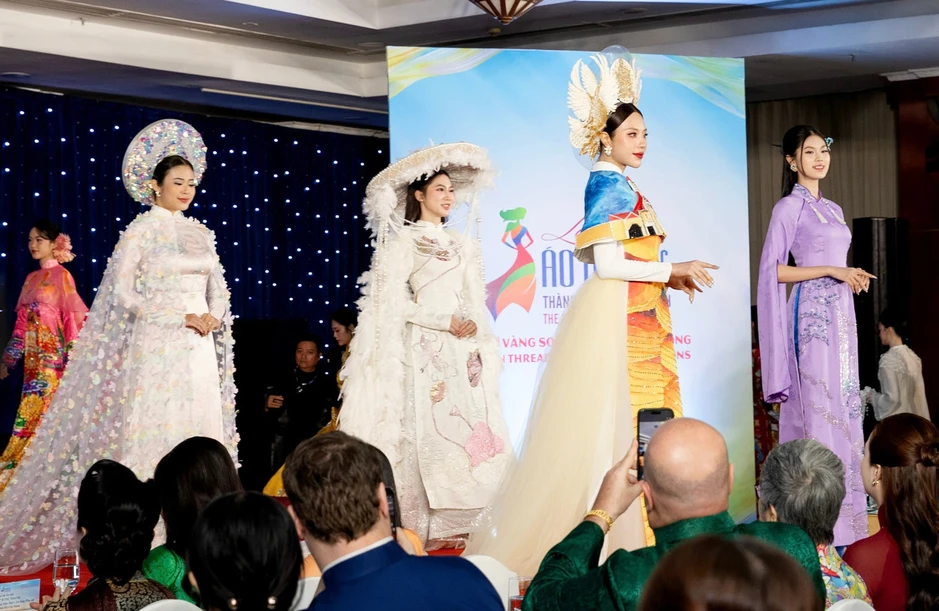 Đại sứ áo dài Nguyễn Thanh Hà, Tô Diệp Hà mang cả chợ Bến Thành đến lễ hội Đại sứ áo dài Nguyễn Thanh Hà, Tô Diệp Hà mang cả chợ Bến Thành đến lễ hội