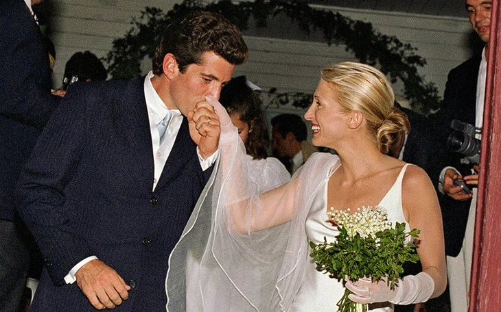 Di sản thời trang của con dâu Tổng thống Kennedy 'hồi sinh' trên sàn diễn Di sản thời trang của con dâu Tổng thống Kennedy 'hồi sinh' trên sàn diễn