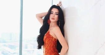 Emoura Phạm xử lý khéo khi suýt ngã trên sân khấu Miss Grand International