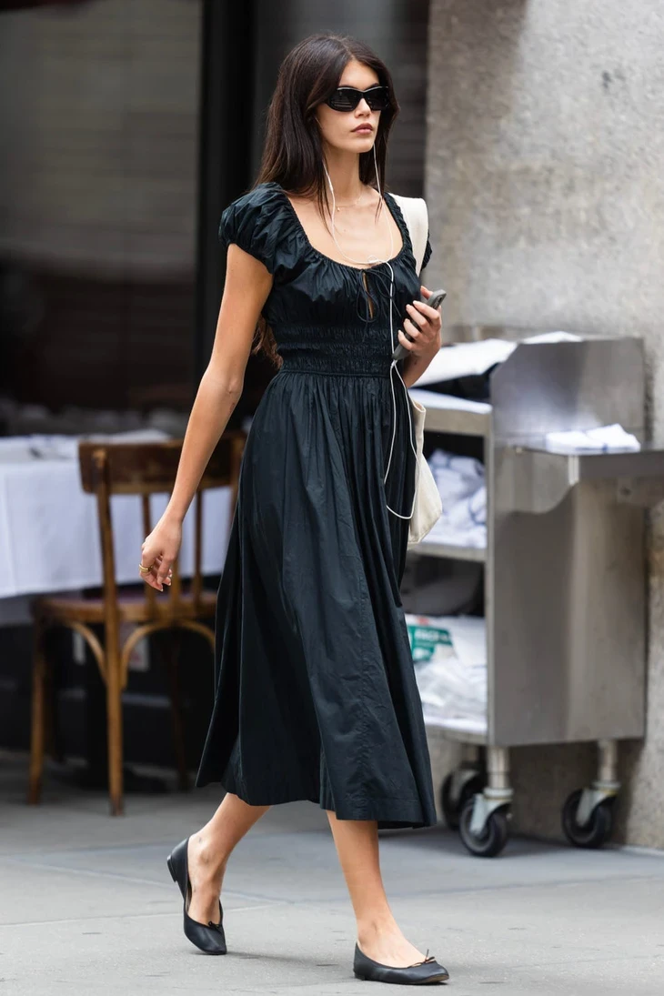 Gợi ý 8 'outfit' mùa hè sành điệu từ các ngôi sao thời trang