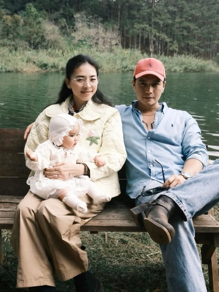 Gu mặc của Ng&ocirc; Thanh V&acirc;n khi l&agrave;m mẹ
