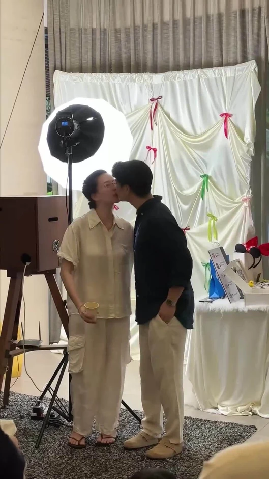 Gu mặc của Ng&ocirc; Thanh V&acirc;n khi l&agrave;m mẹ