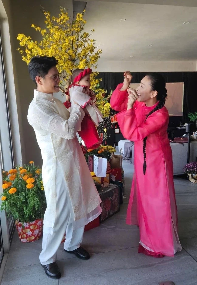 Gu mặc của Ng&ocirc; Thanh V&acirc;n khi l&agrave;m mẹ