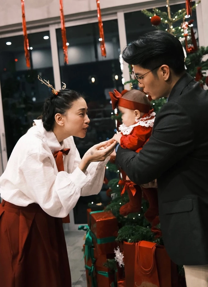 Gu mặc của Ng&ocirc; Thanh V&acirc;n khi l&agrave;m mẹ