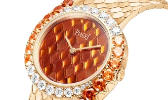 Hai phiên bản đồng hồ dạ tiệc chạm khắc vàng, gắn đá quý của Piaget