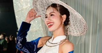 Hoa hậu Nguyễn Thanh Hà diễn vedette tại Lễ hội Áo dài TPHCM