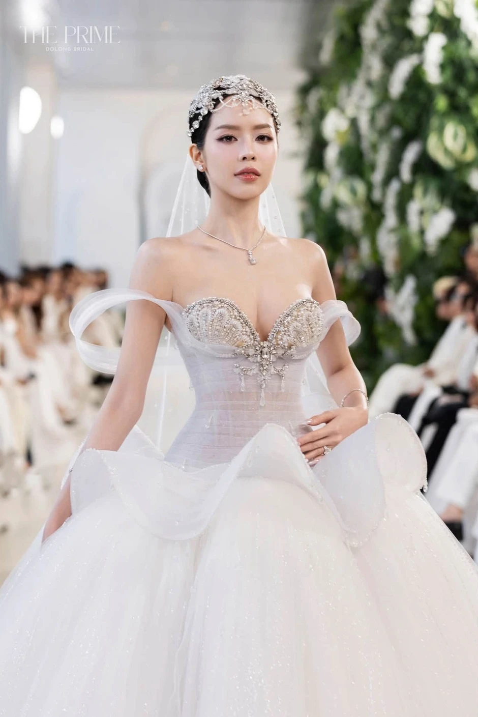 Hoa hậu Thanh Thủy trở thành chủ đề thảo luận