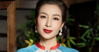 Hoa khôi Thu Hương khoe nét đẹp đằm thắm trong tà áo dài ở tuổi 47