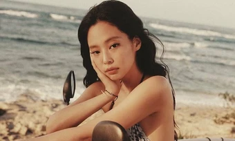 Jennie lăng xê bikini cảm hứng cổ điển