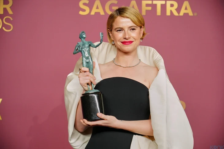 Jessie Buckley: Ngôi sao 'càn quét' mùa giải thưởng và thời trang thảm đỏ Jessie Buckley: Ngôi sao 'càn quét' mùa giải thưởng và thời trang thảm đỏ