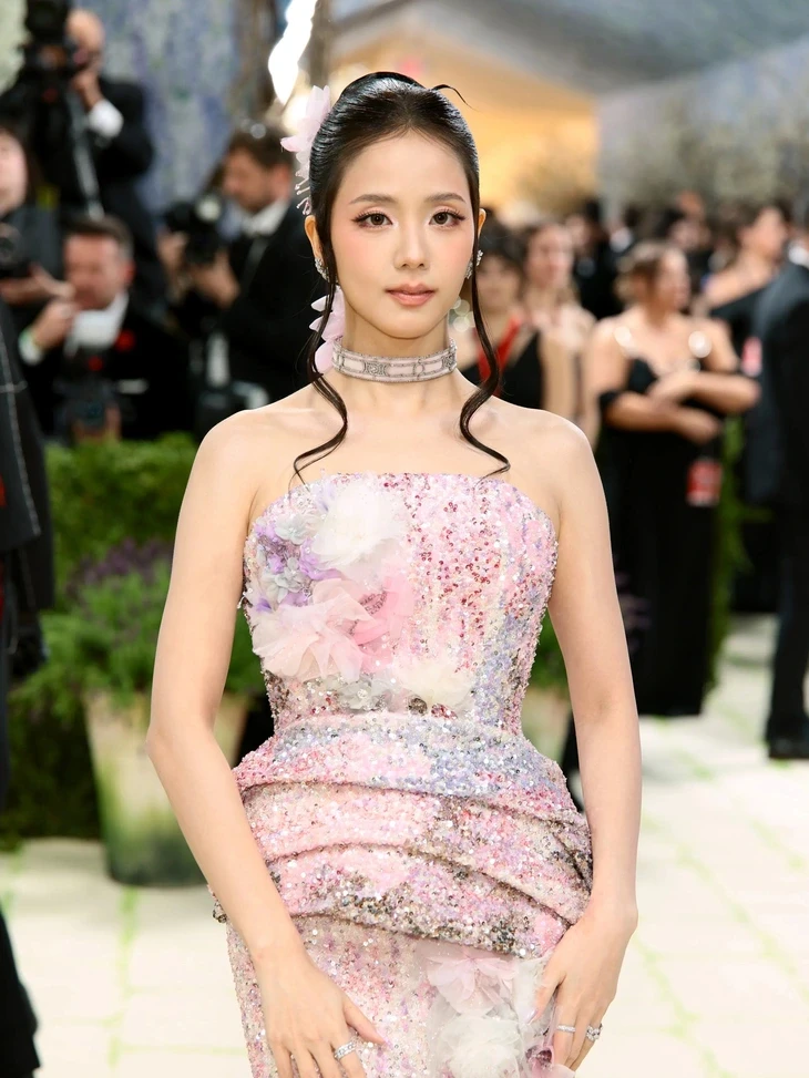 Jisoo BlackPink có thực sự ăn cắp quần áo không?