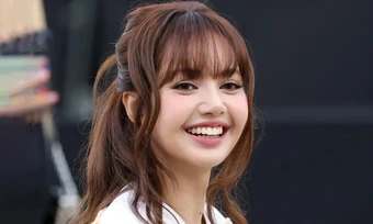 Lisa mặc hở eo dự show của nhà bạn trai tỷ phú