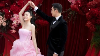 Loạt đầm công chúa của Midu khi sánh đôi chồng